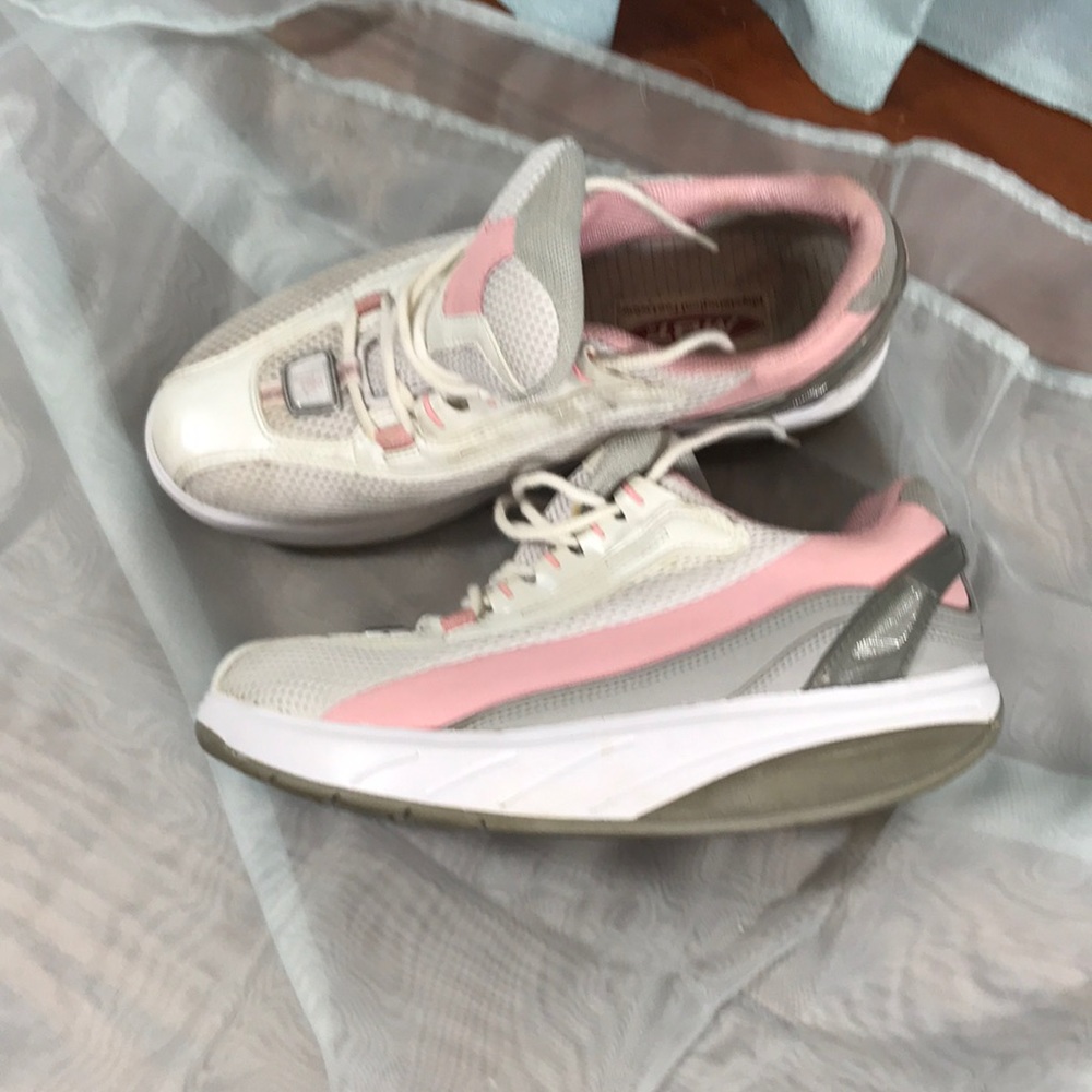 MBT physiological rocking shoes